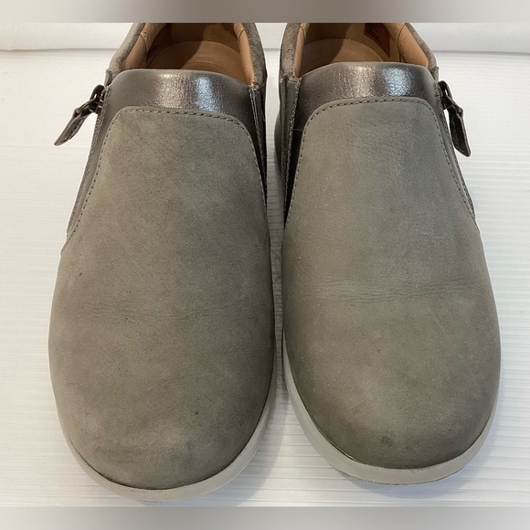 Clarks Unstructured Shoes Size 10M Suede Color Grey Slip On Comfortable Zip - Picture 3 of 9